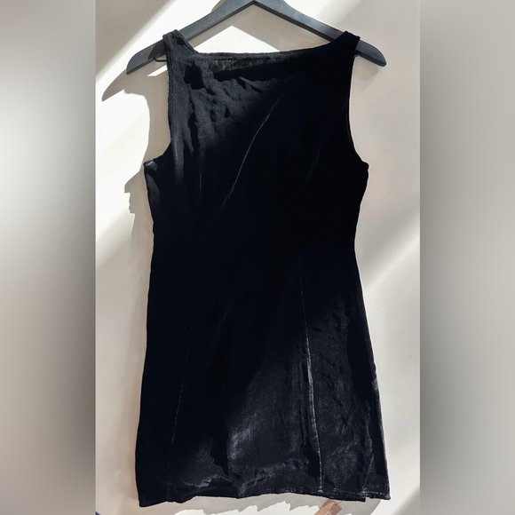 Brisbane Black Velvet Dress Reformation - Picture 6 of 8